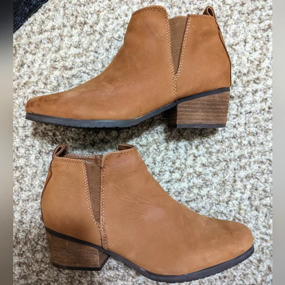 Blondo Brown Waterproof Booties - Picture 2 of 14